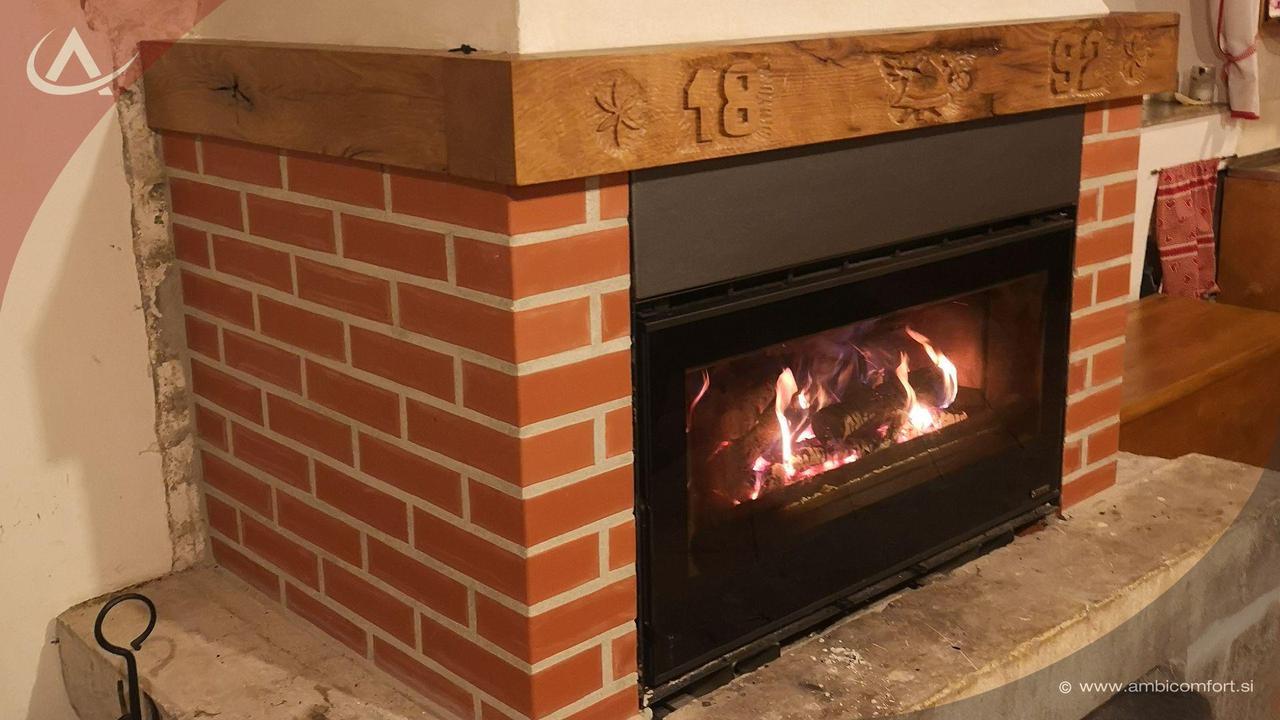 Kaminski vložek na drva La Nordica Crystal Ventilato 100 v koči